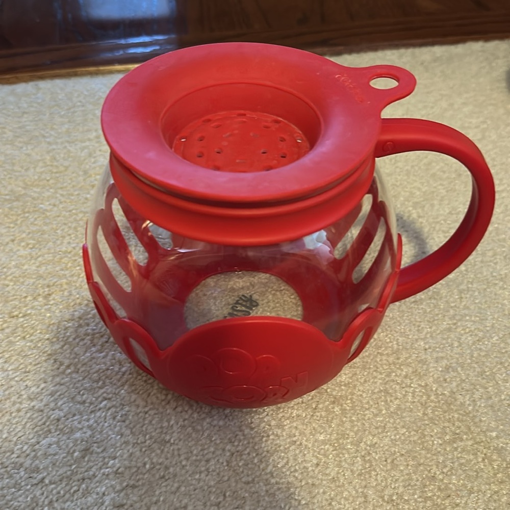 Glass and silicone tasty microwave popcorn popper EUC